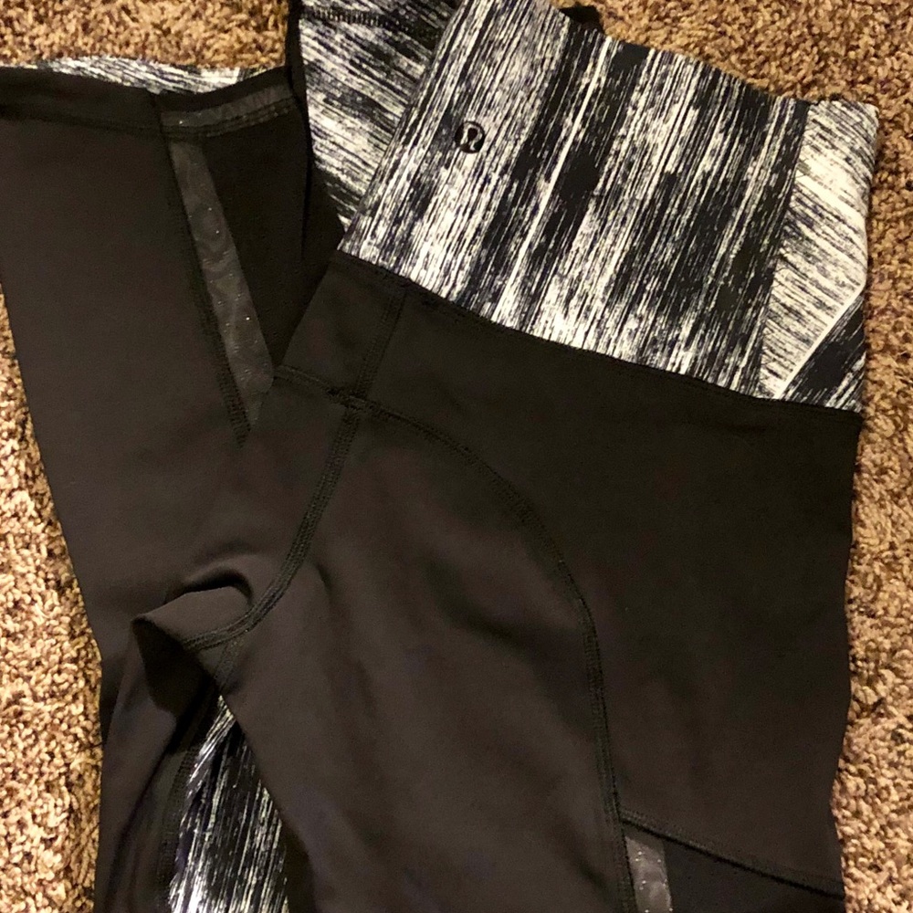 Lululemon leggings, size 6 w/ mesh side panels - Picture 3 of 3